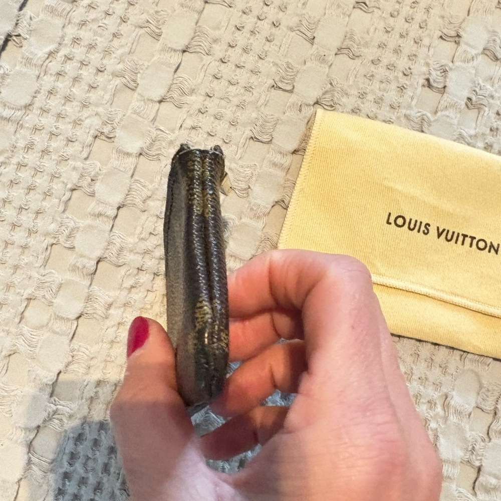 Louis Vuitton Monogram Key Card Pouch Holder - Picture 4 of 6
